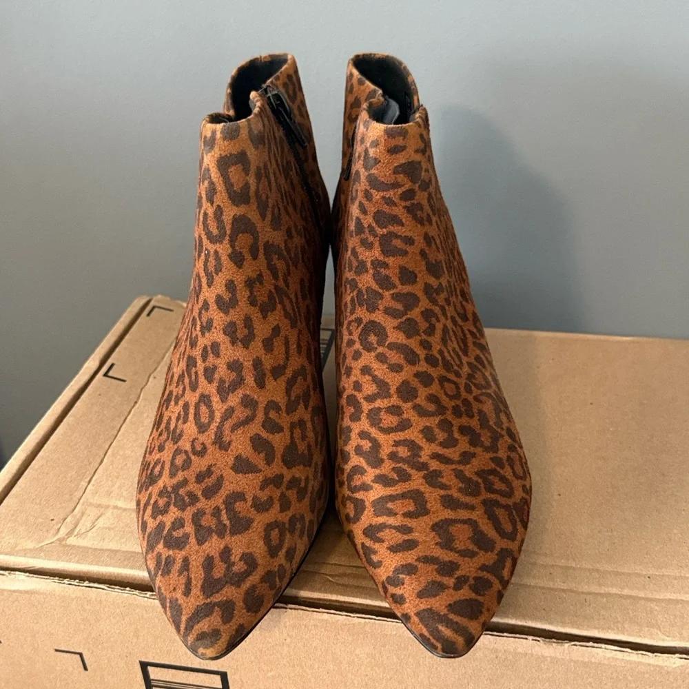 Clarks Leather "Linvale" ankle Bootie Cheetah Size 9.5 M - Picture 5 of 10